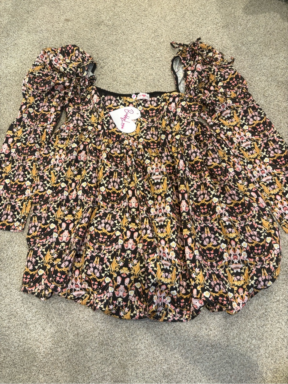 BuddyLove Floral Puff-Sleeve Peasant Top in Black and Pink